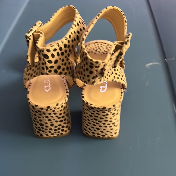 Women’s Cheetah Print CL by Laundry 2.5” heels NWOT - Picture 3 of 6